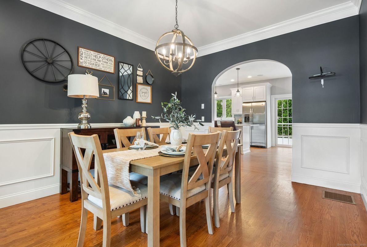 Chandelier, Dining room, Interior, Kitchen, Pendant Lights, Recessed Lighting, Wood Texture Flooring
