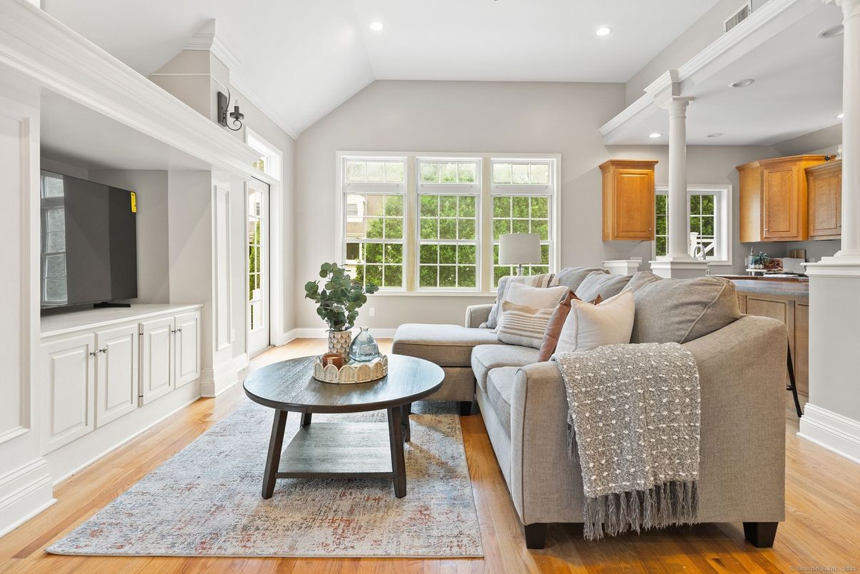Interior, Living room, Recessed Lighting, Wood Texture Flooring