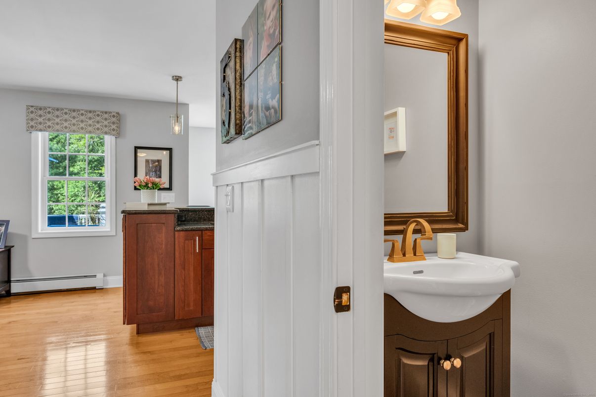 Bathroom, Interior, Pendant Lights, Wood Texture Flooring