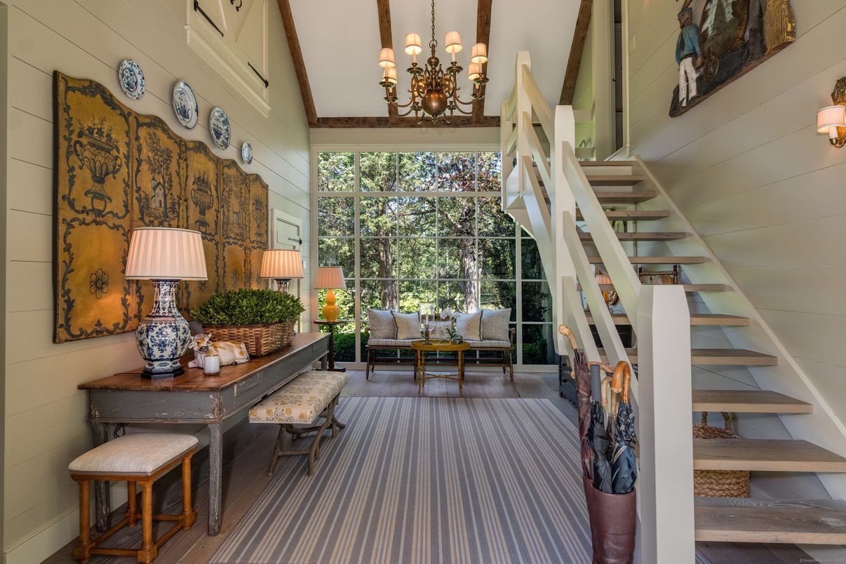Chandelier, Interior, Living room