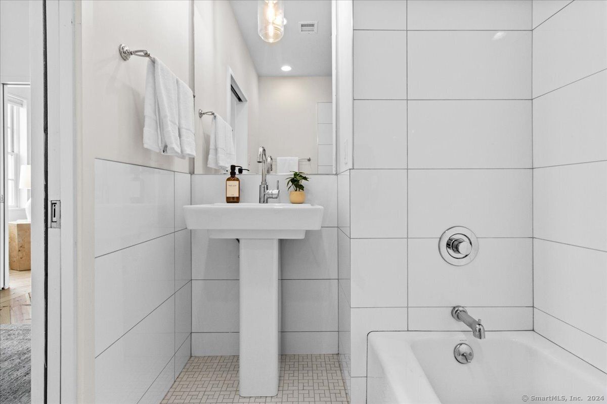 Bathroom, Interior, Recessed Lighting