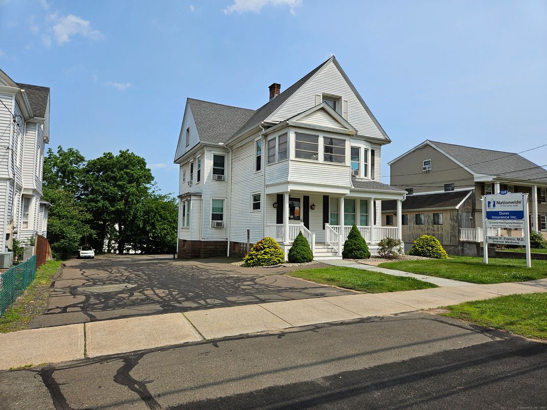 Exterior, Facade, Queen Anne Victorian