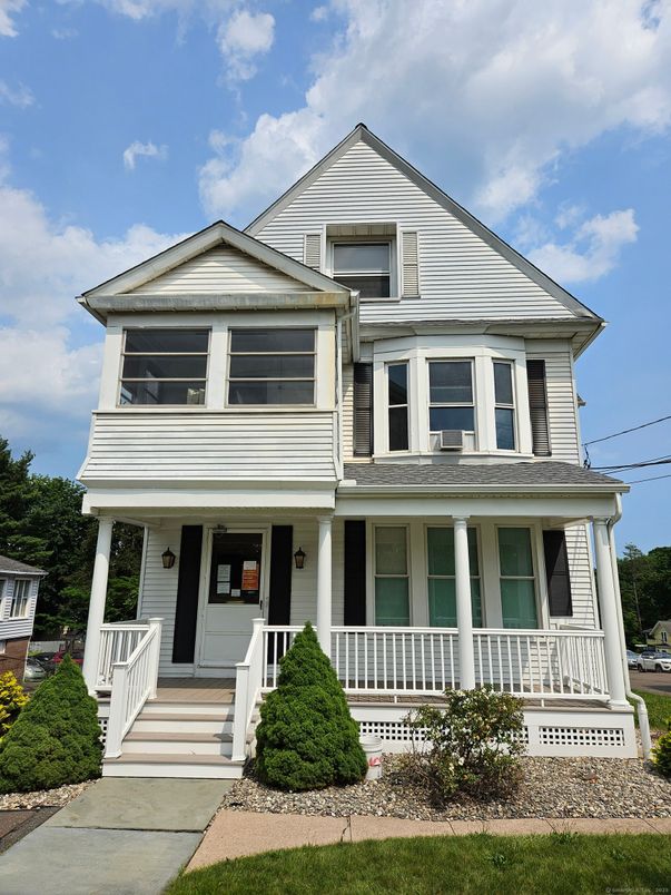 Exterior, Facade, Queen Anne Victorian