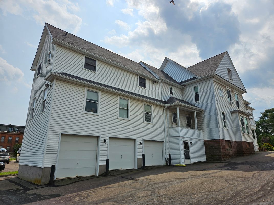 Attached, Exterior, Facade, Rowhouse