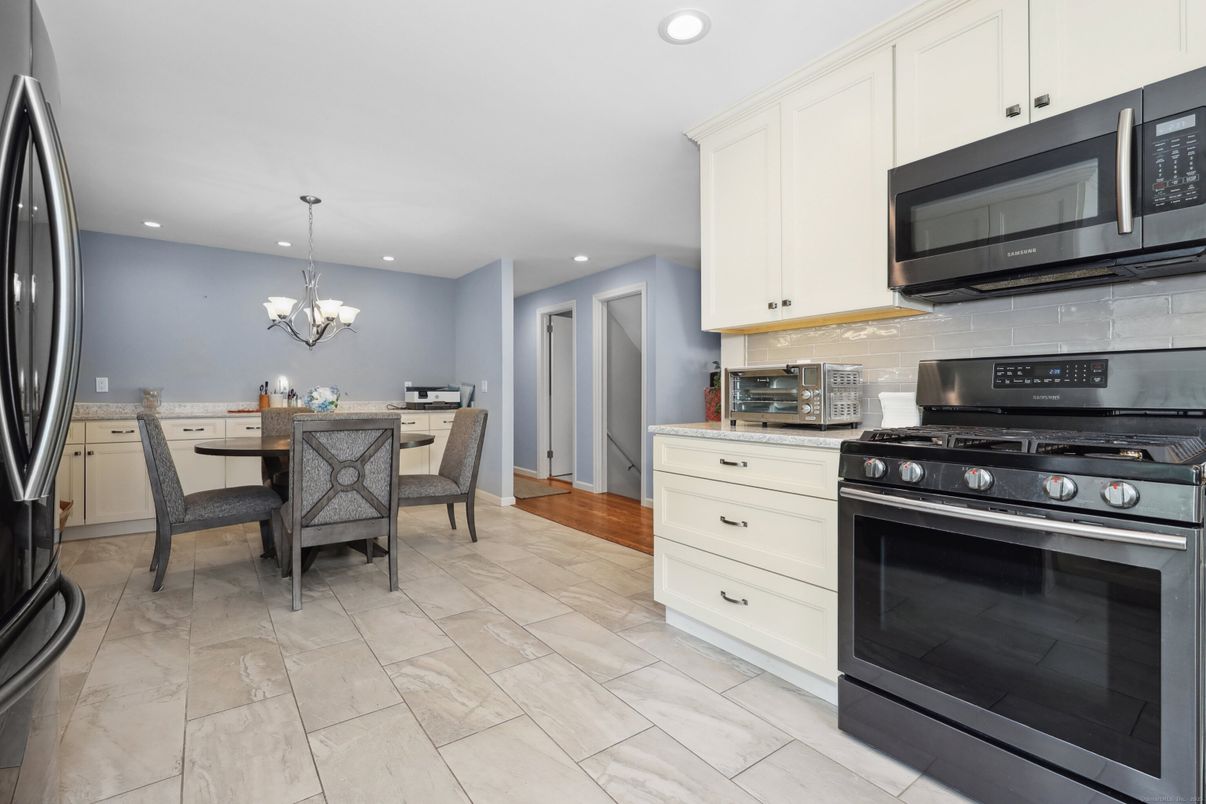Chandelier, Dining room, Interior, Kitchen, Recessed Lighting, Stainless Steel Appliances, Wood Texture Flooring
