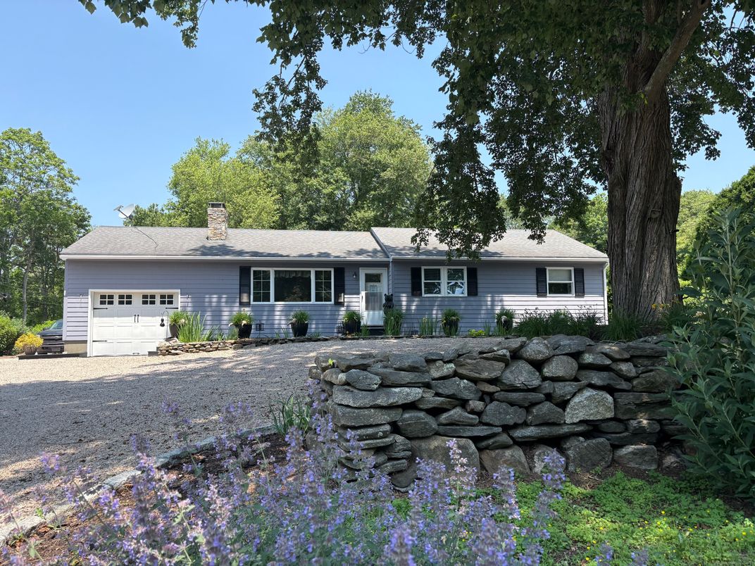 Attached, Exterior, Facade, Ranch