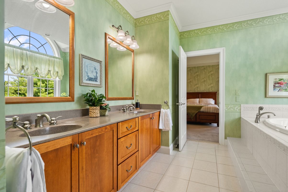 Bathroom, Bedroom, Dual Sink Vanities, Interior