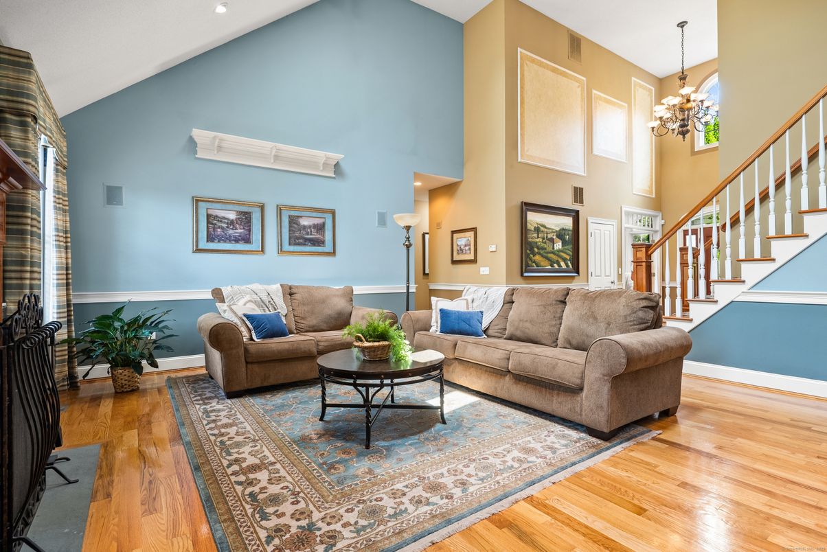 Chandelier, Interior, Living room, Recessed Lighting, Wood Texture Flooring