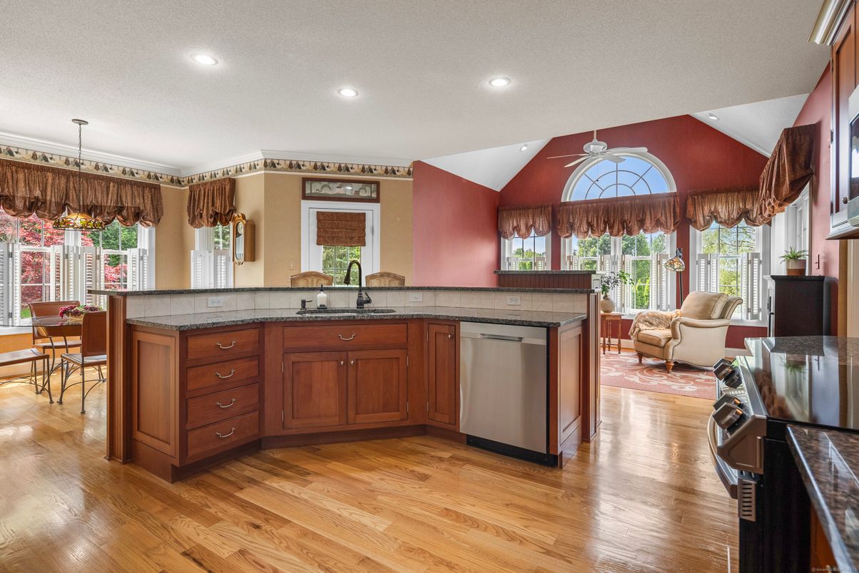 Dining room, Interior, Kitchen, Pendant Lights, Recessed Lighting, Wood Texture Flooring