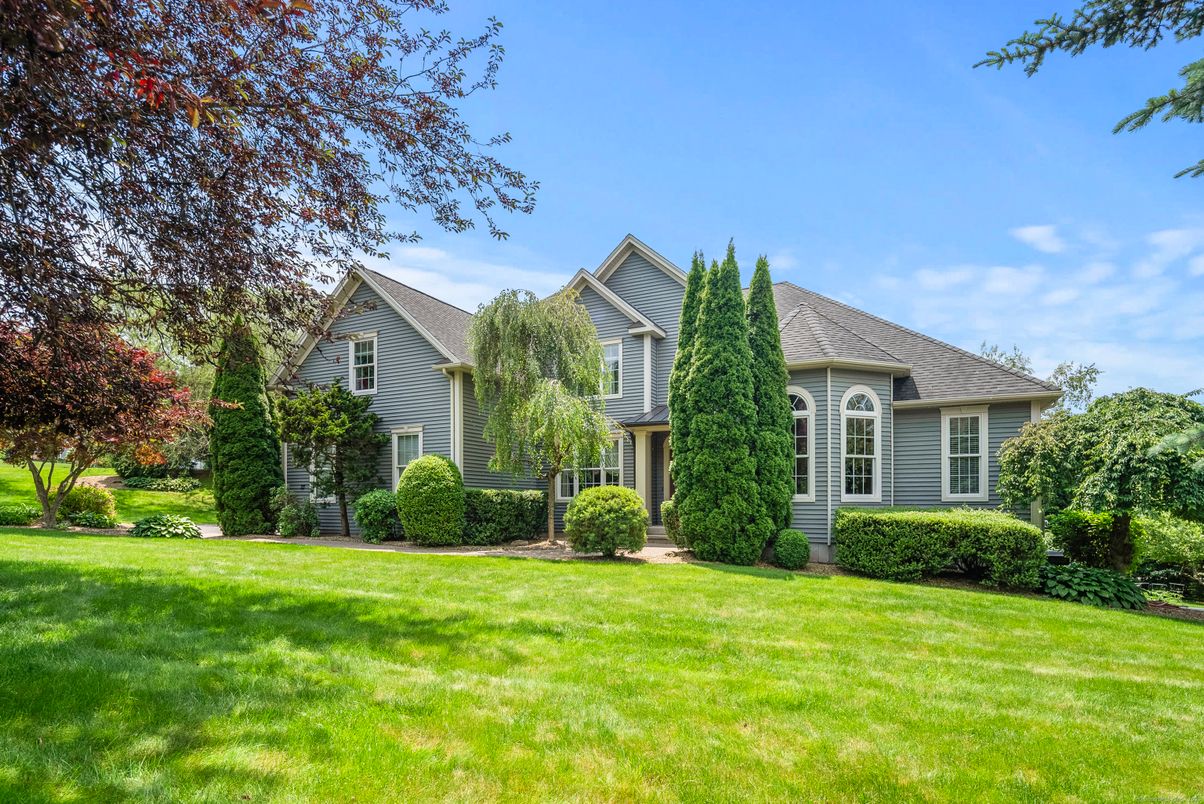 Backyard, Exterior, Facade, Queen Anne Victorian