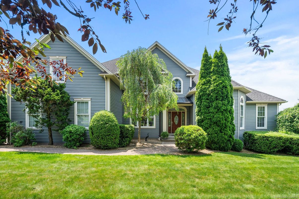 Backyard, Exterior, Facade, Queen Anne Victorian