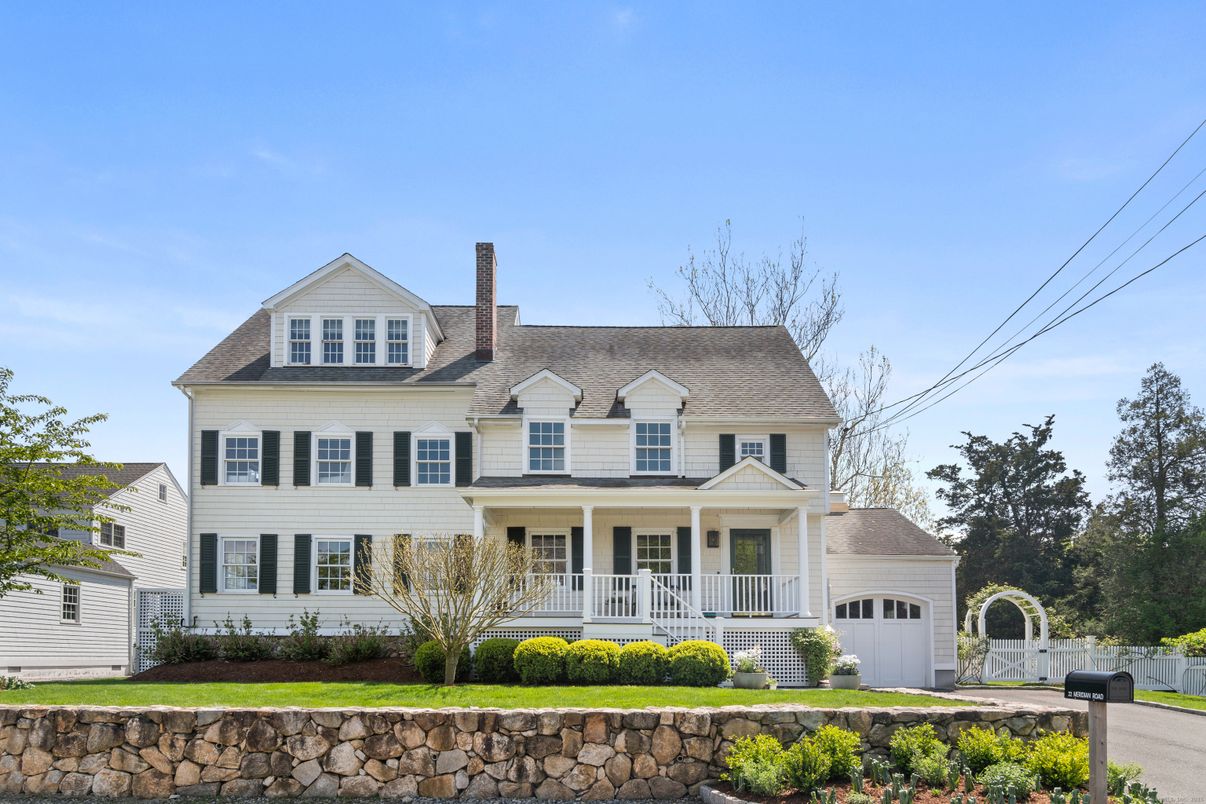Attached, Exterior, Facade, Farmhouse
