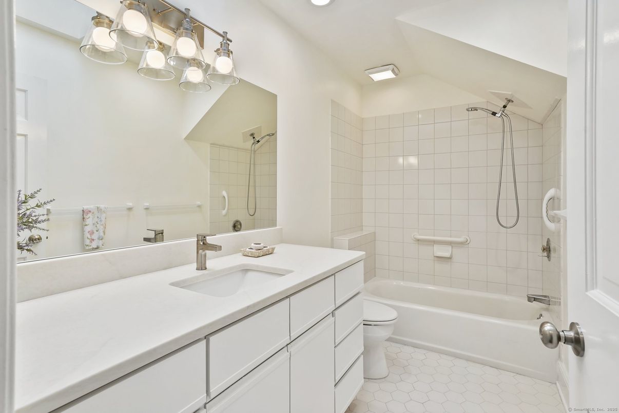 Bathroom, Interior, Recessed Lighting