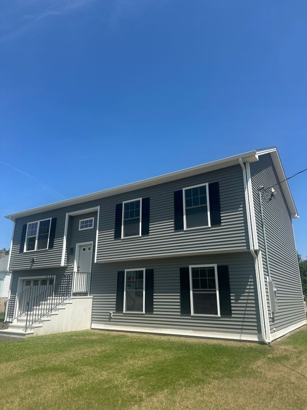 Exterior, Facade, Raised Ranch