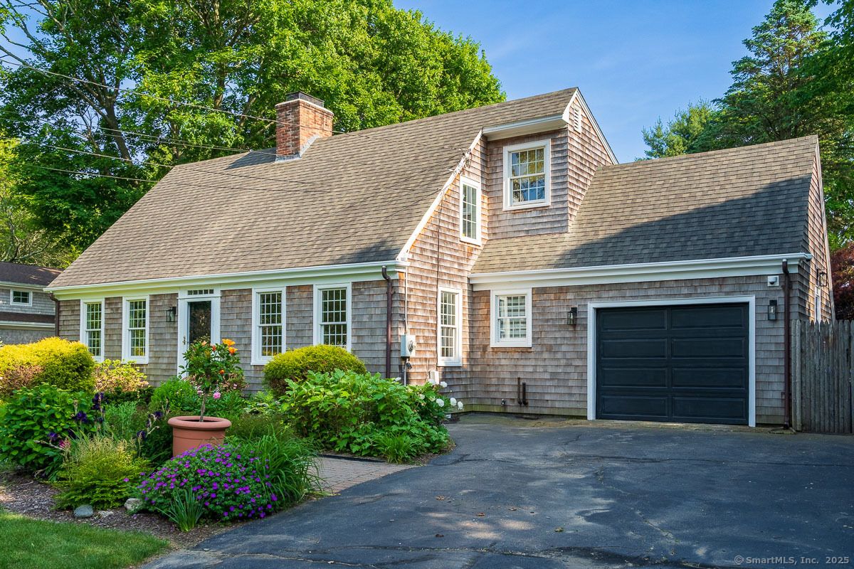 Attached, Exterior, Facade, Cape Cod