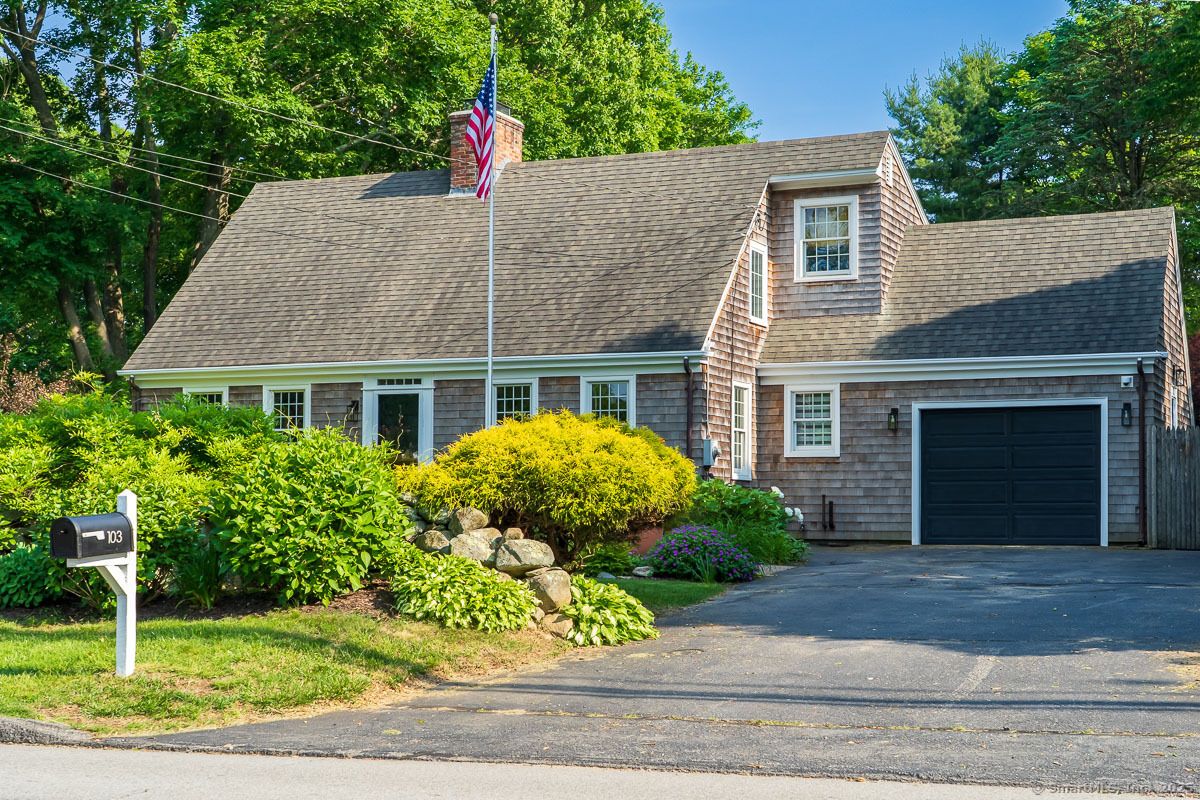 Attached, Exterior, Facade, Cape Cod