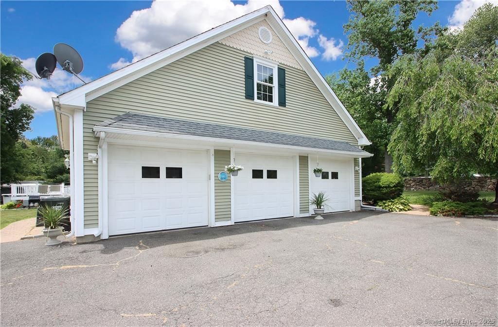 Detached Garage, Exterior