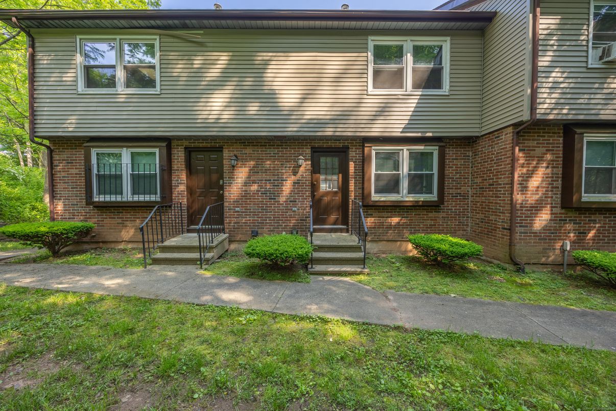 Exterior, Facade, Brick Facade, Raised Ranch