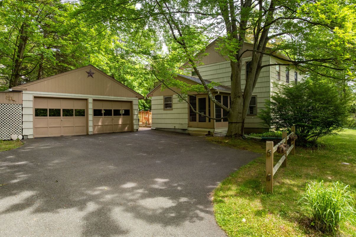 Detached Garage, Exterior