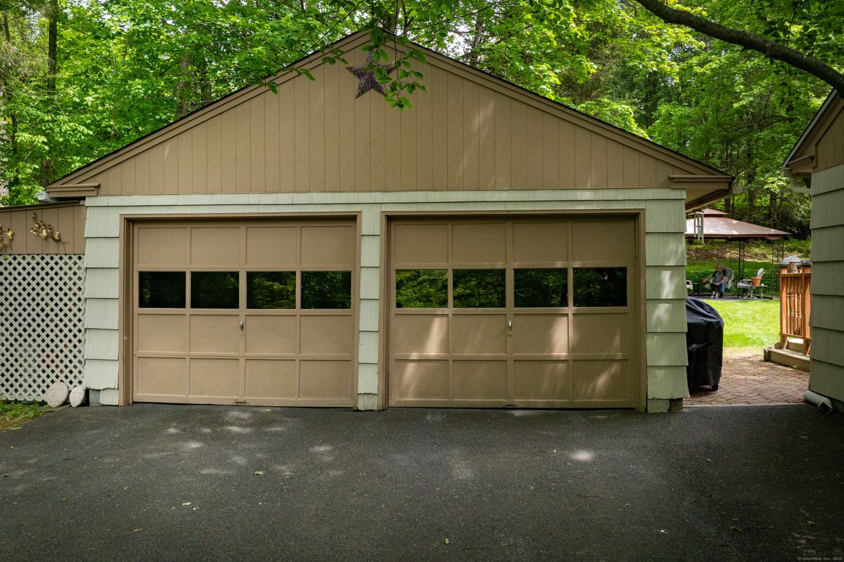 Detached Garage, Exterior