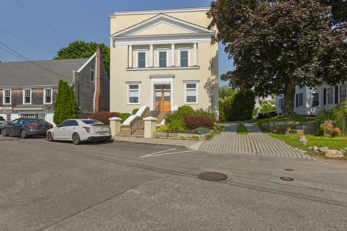 Exterior, Facade, Queen Anne Victorian