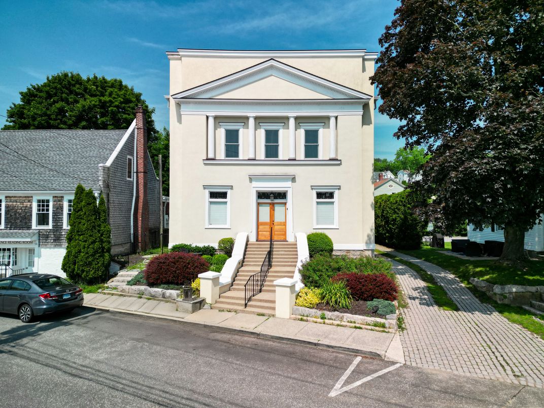 Exterior, Facade, Georgian