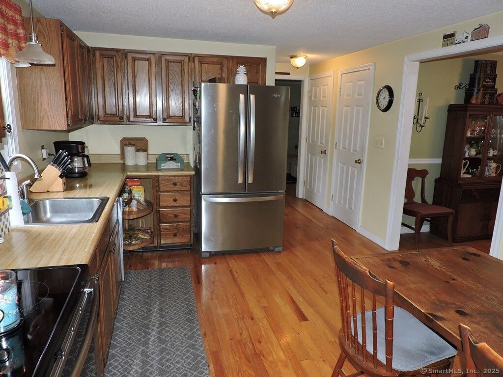 Dining room, Interior, Kitchen, Stainless Steel Appliances, Wood Texture Flooring