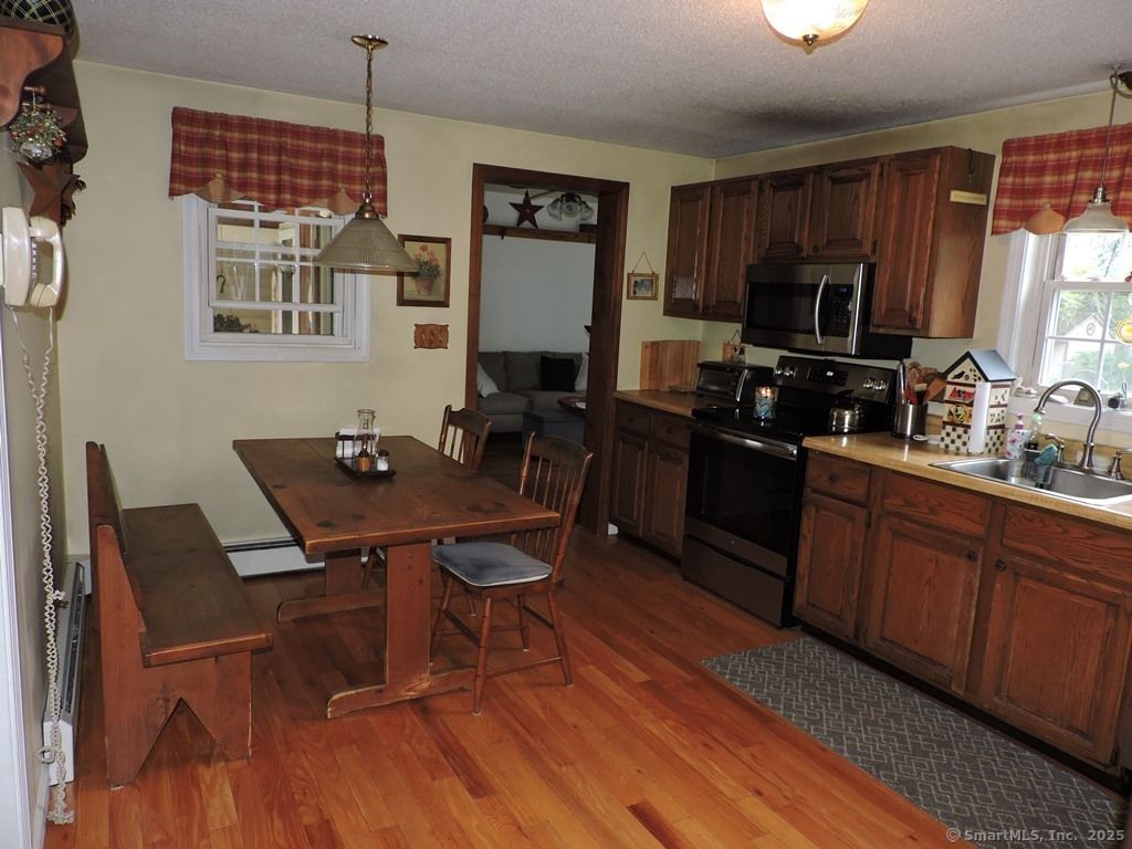 Dining room, Interior, Kitchen, Pendant Lights, Wood Texture Flooring