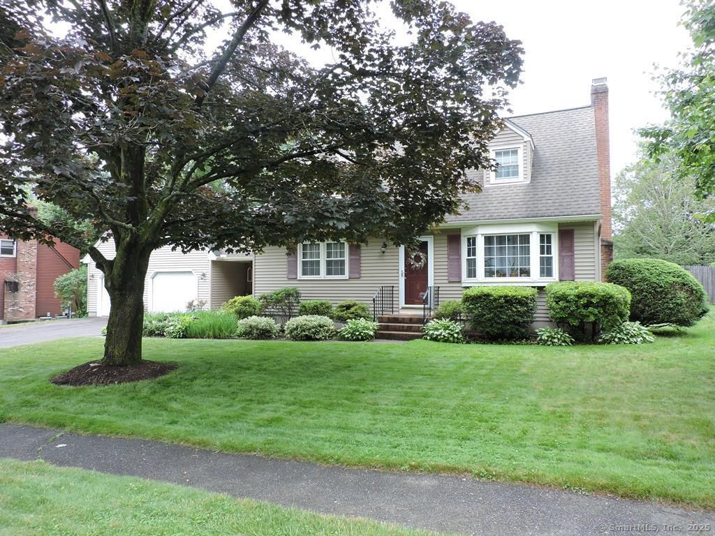 Exterior, Facade, Cape Cod