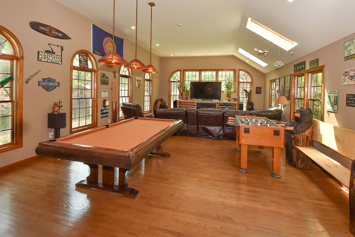 Billiard Table, Game Room, Interior, Living room, Pendant Lights, Recessed Lighting, Wood Texture Flooring