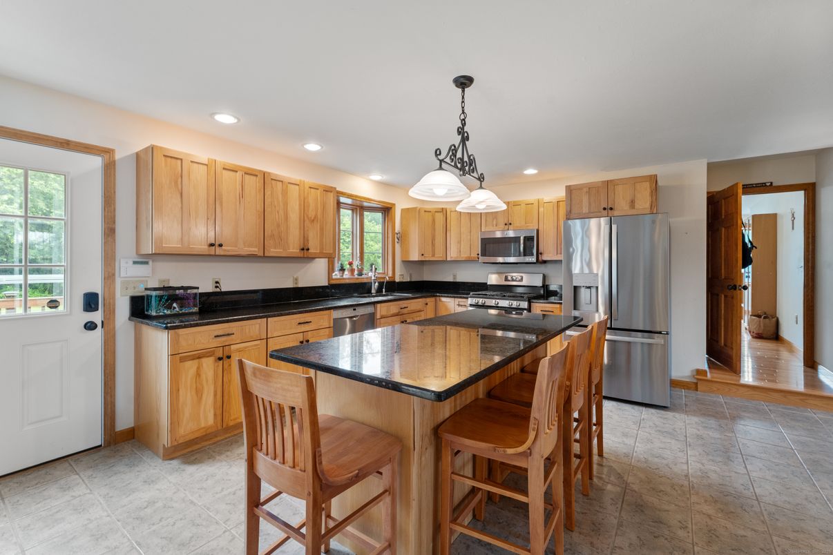Interior, Kitchen, Pendant Lights, Recessed Lighting, Stainless Steel Appliances