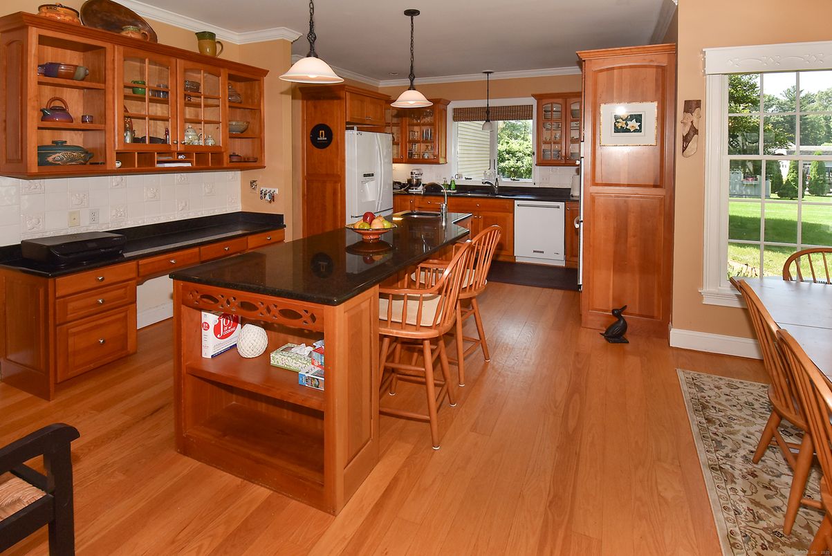 Interior, Kitchen, Pendant Lights, Wood Texture Flooring