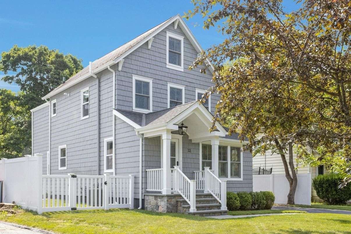 Exterior, Facade, Queen Anne Victorian