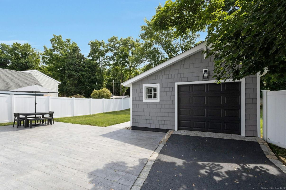 Detached Garage, Exterior