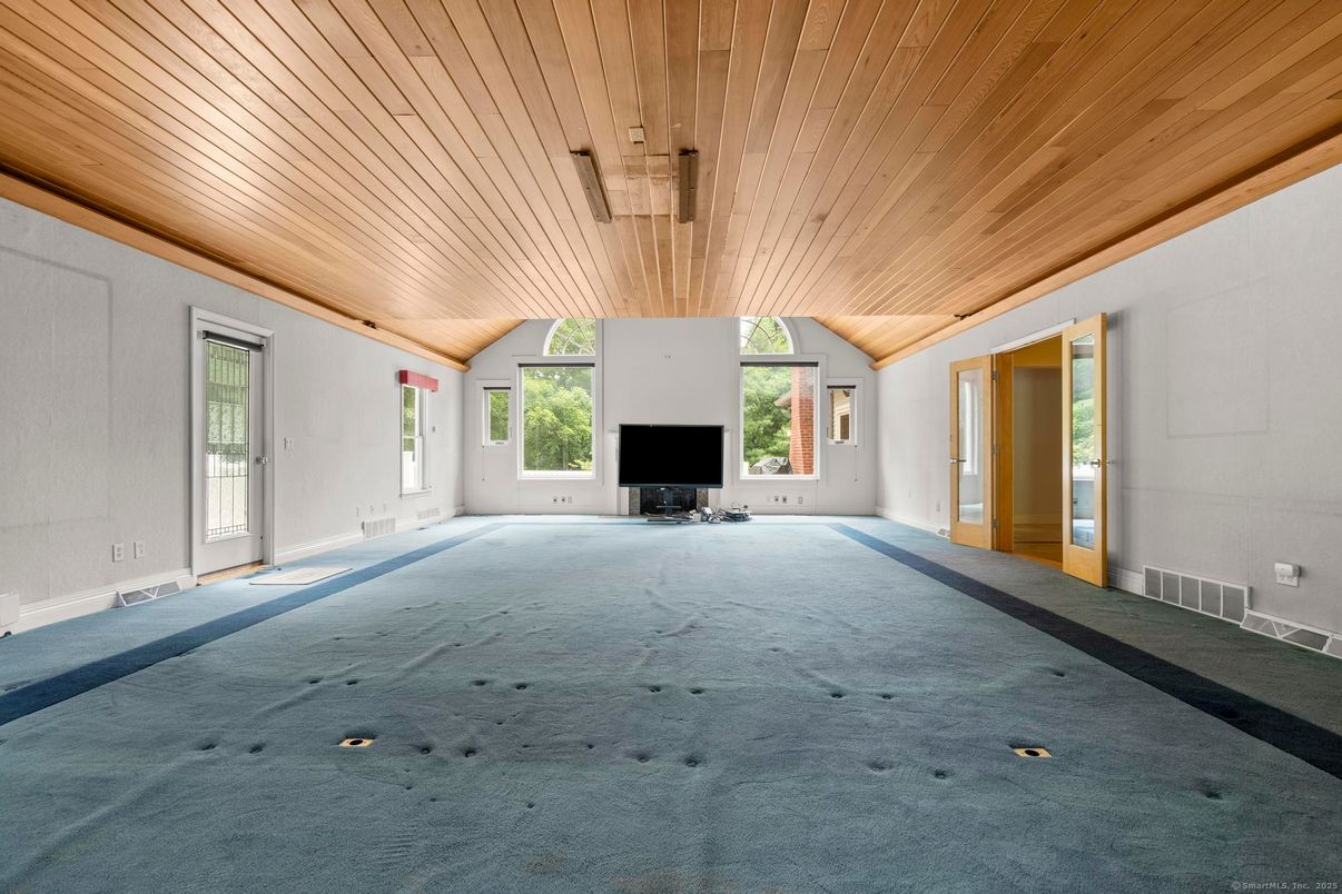 Empty room, Fireplace, Interior, Wooden Ceilings