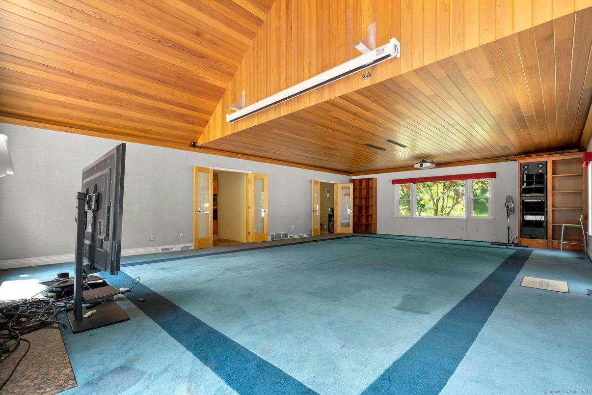 Fitness Equipment, Interior, Wooden Ceilings