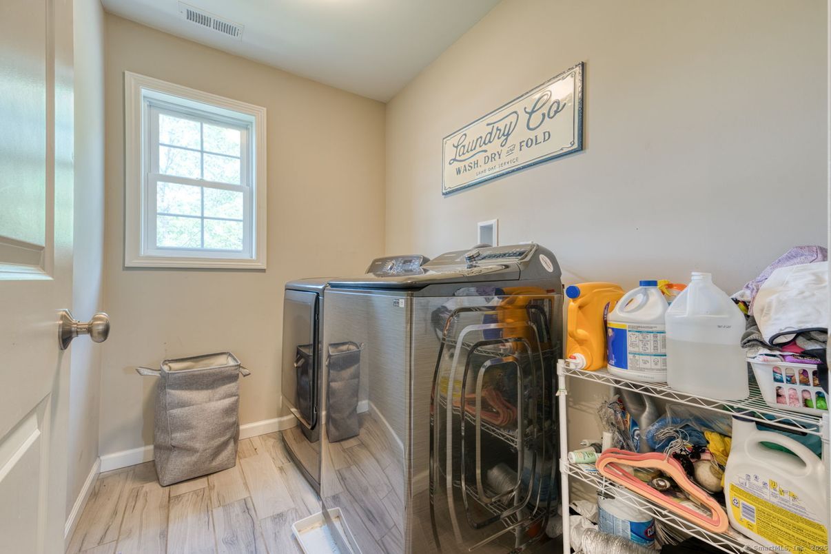 Interior, Washer, Wood Texture Flooring
