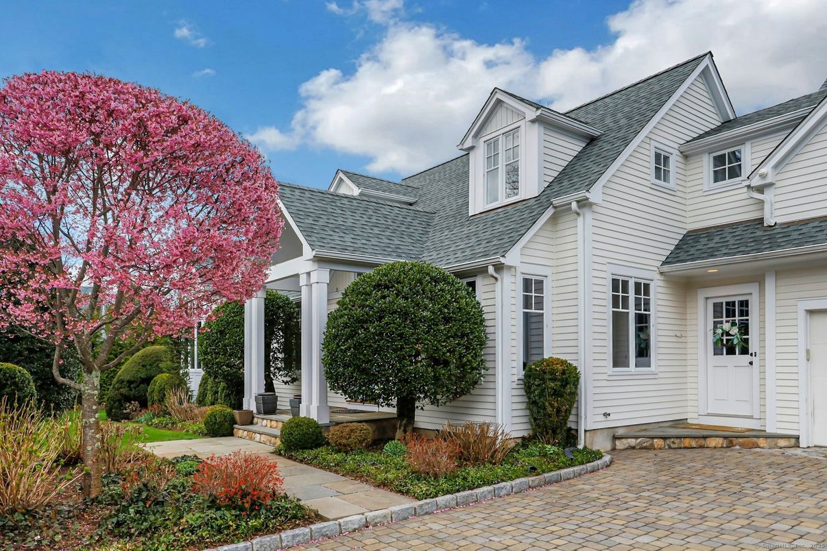 Exterior, Facade, Cape Cod