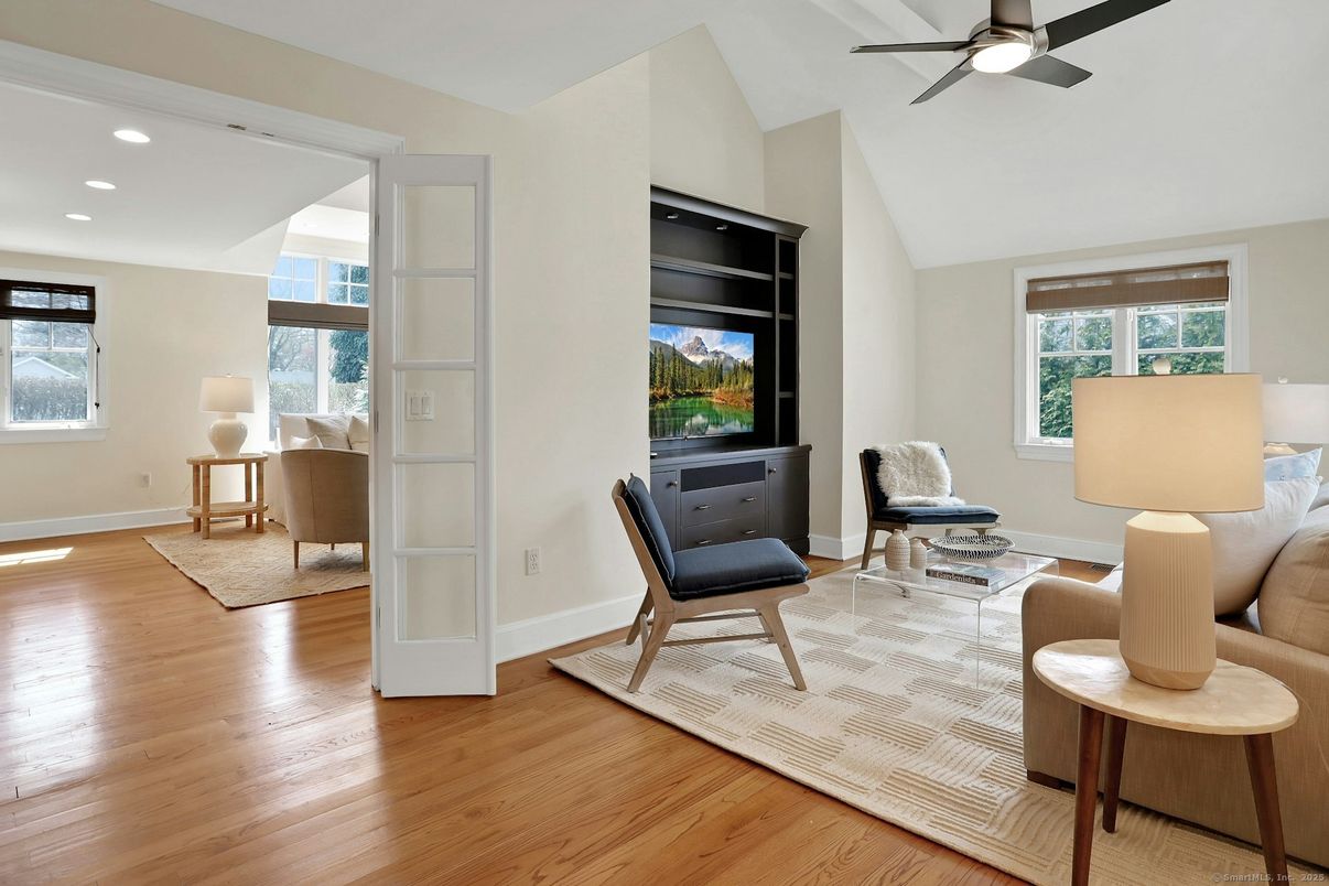 Interior, Living room, Recessed Lighting, Wood Texture Flooring