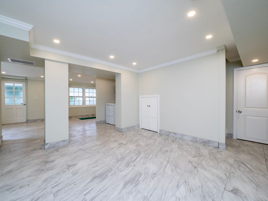 Empty room, Interior, Marble, Recessed Lighting