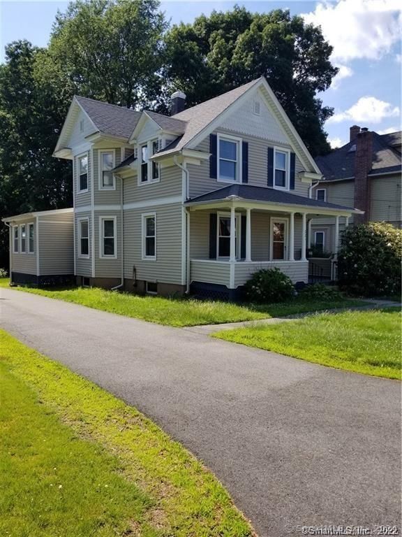 Exterior, Facade, Farmhouse