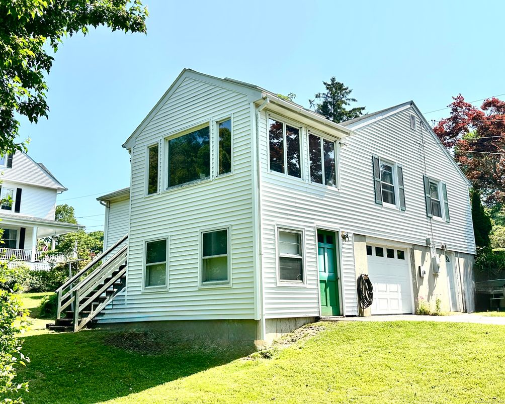 Attached, Exterior, Facade, Rowhouse