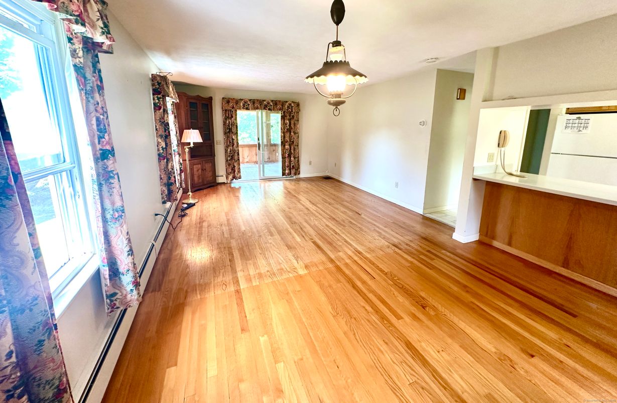 Empty room, Interior, Pendant Lights, Wood Texture Flooring