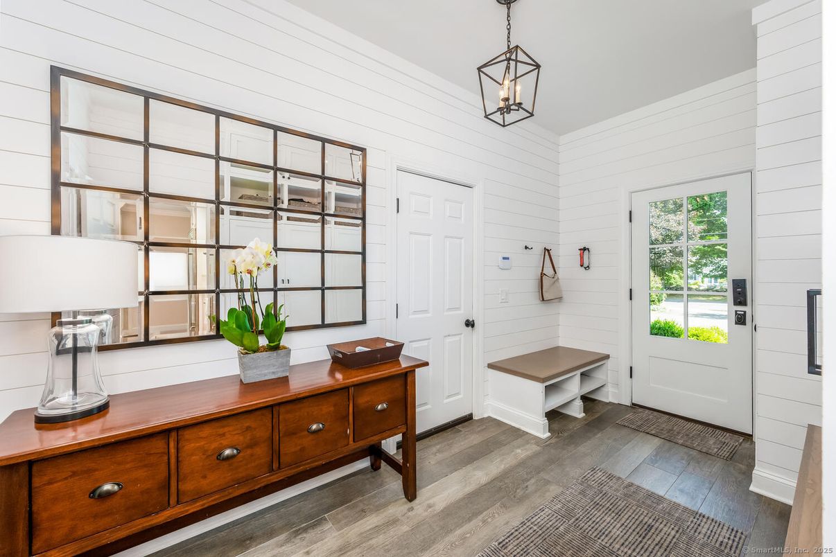 Interior, Pendant Lights, Wood Texture Flooring