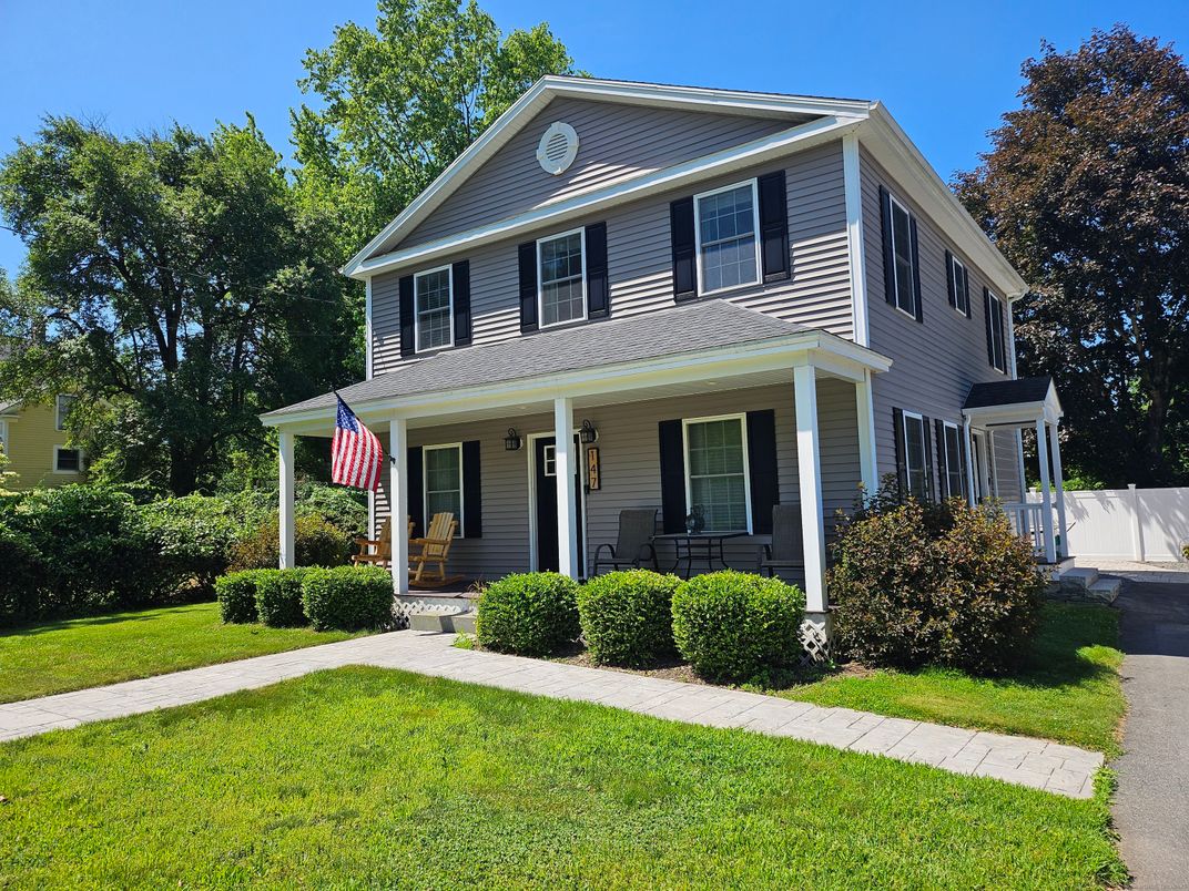 Exterior, Facade, American Foursquare