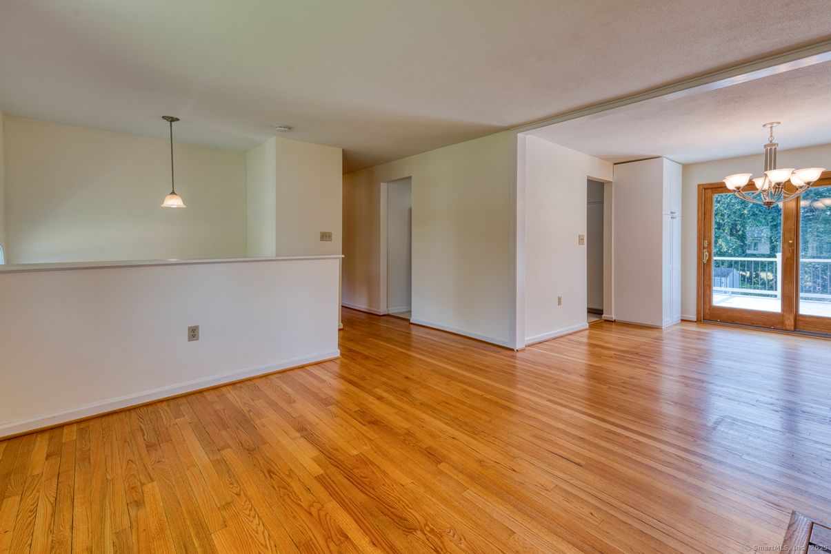 Empty room, Interior, Pendant Lights, Wood Texture Flooring