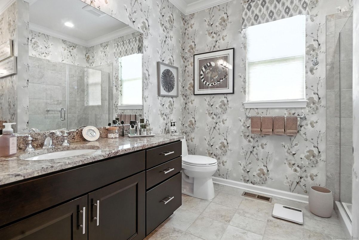 Bathroom, Dual Sink Vanities, Interior, Recessed Lighting