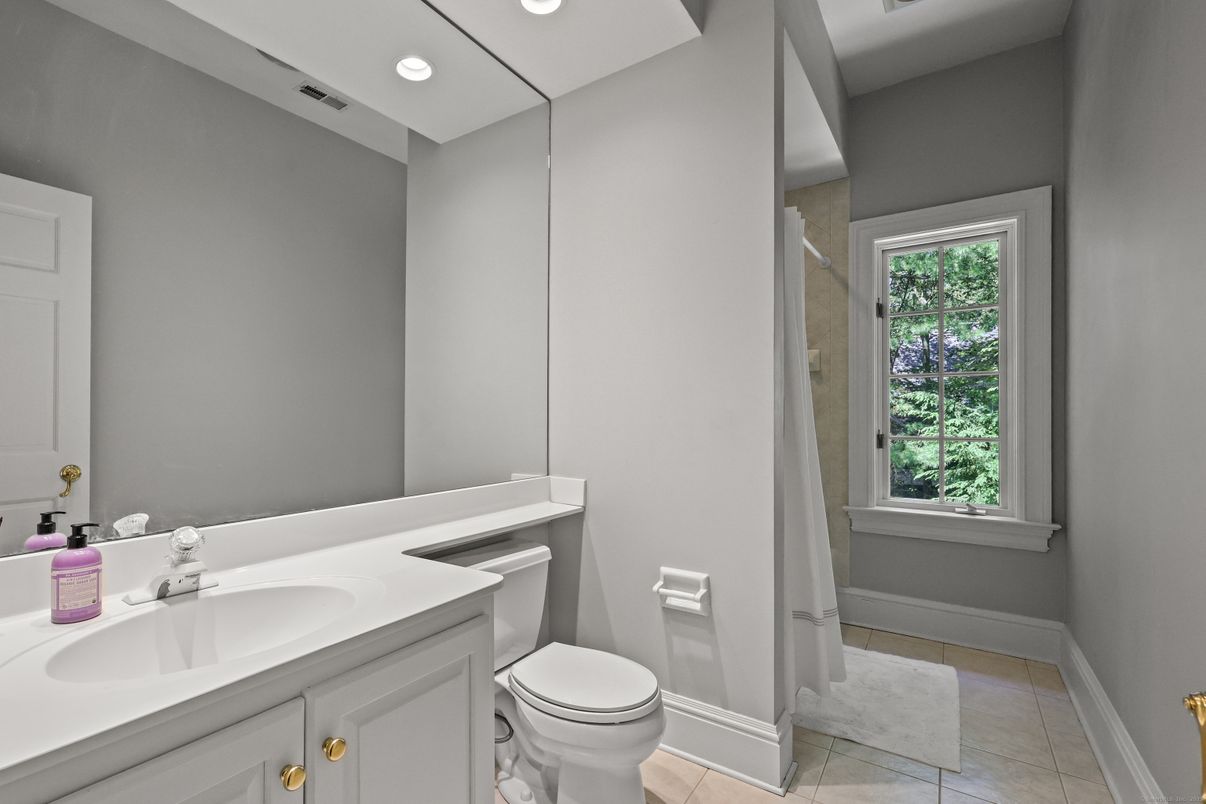 Bathroom, Interior, Recessed Lighting