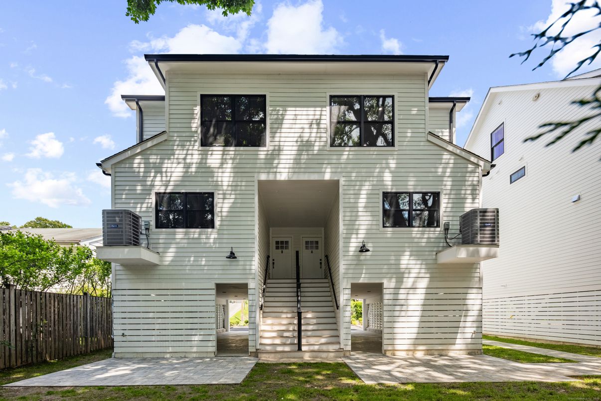 Exterior, Facade, Modern