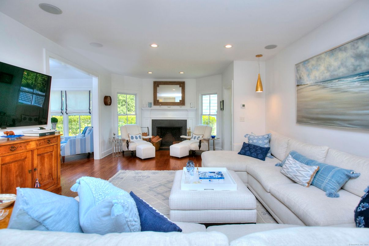Fireplace, Interior, Living room, Pendant Lights, Recessed Lighting, Wood Texture Flooring